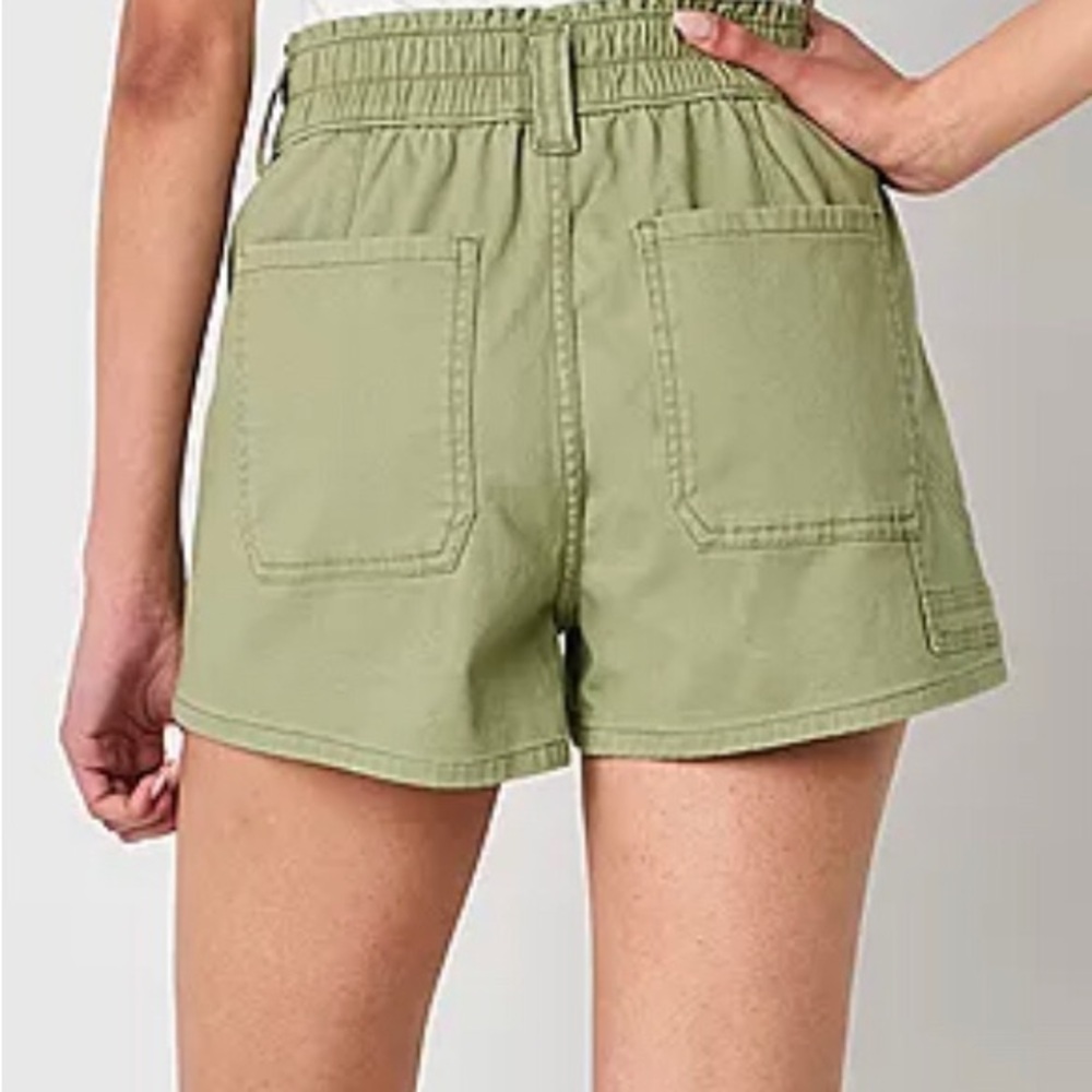 NEW Arizona High Rise Sage Daisy Short - Picture 2 of 8